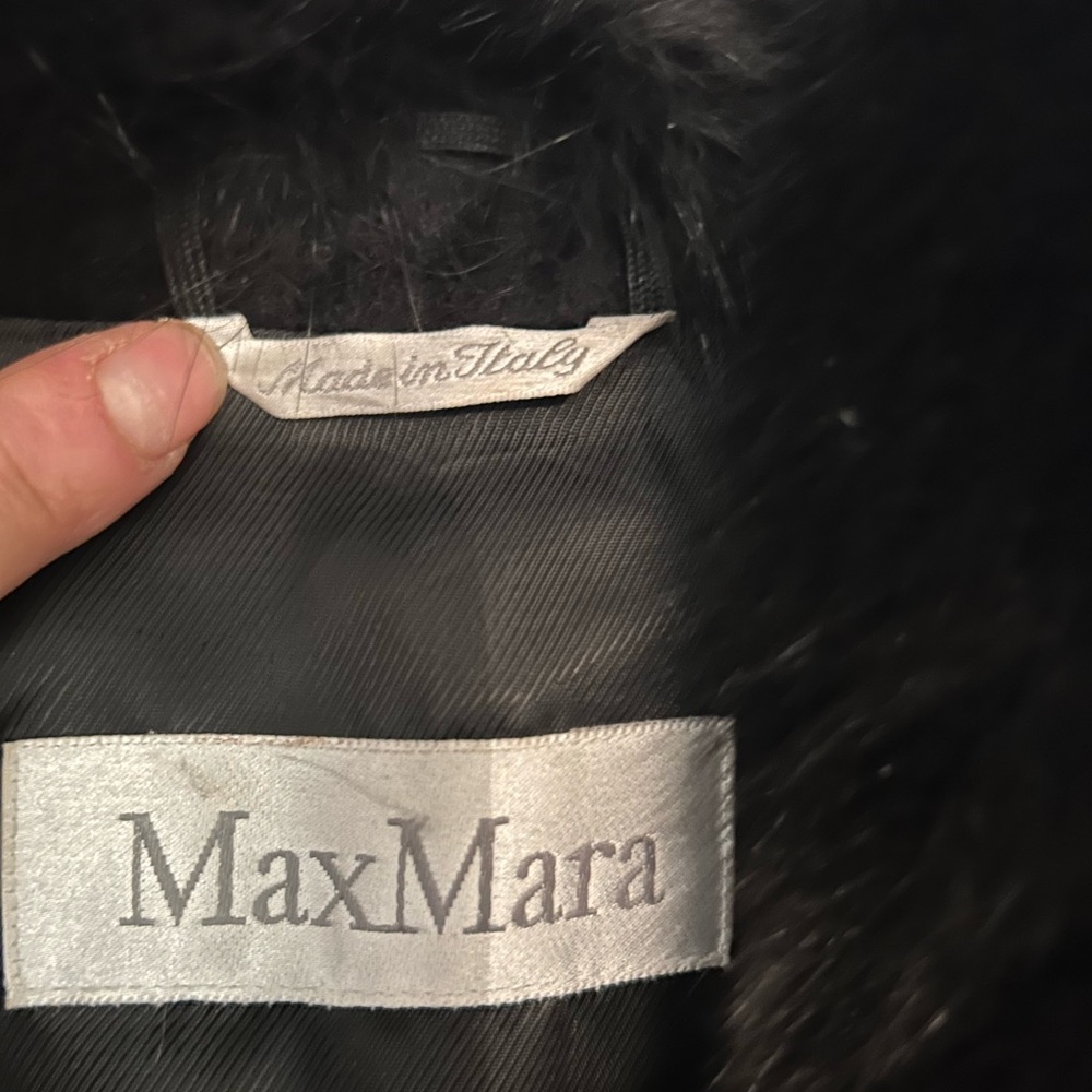 MaxMara Black Wool Coat with Wrapped Button Detail and fur collar - Picture 3 of 5